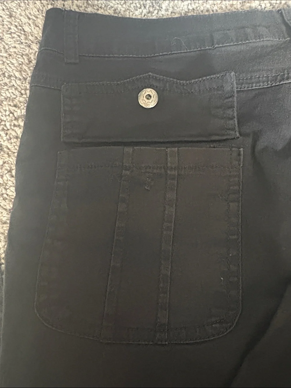 April black capri pants - Picture 3 of 3